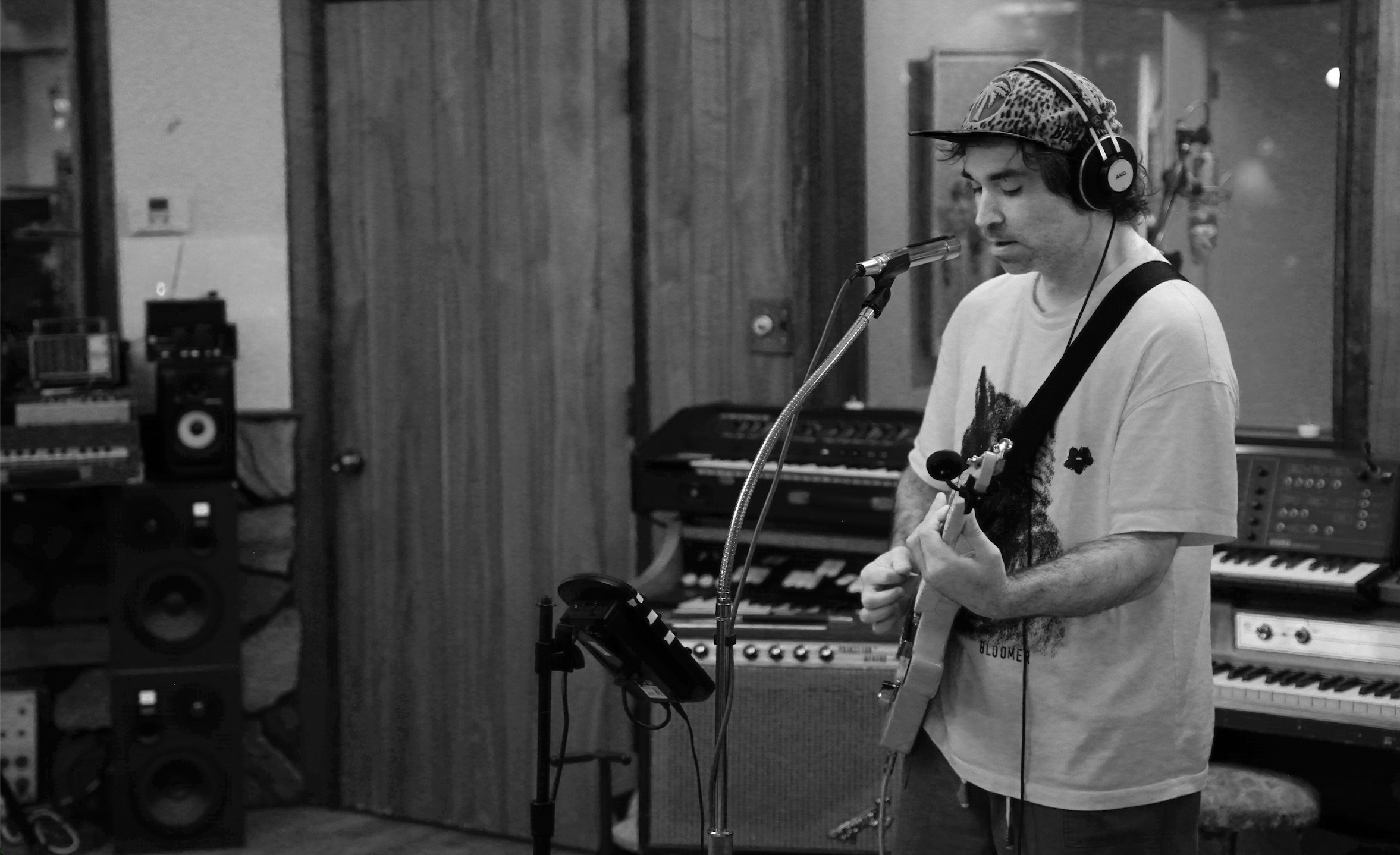 Interview with Christopher Pappas from Elle Belle! Artist speaks about newest release “Hot Little Daggers”