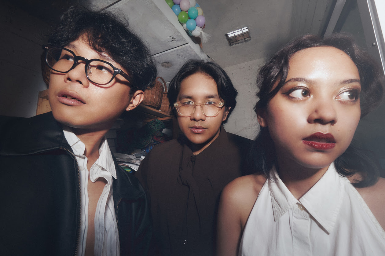 Grrrl Gang releases a new maxi single “Online 24/7”