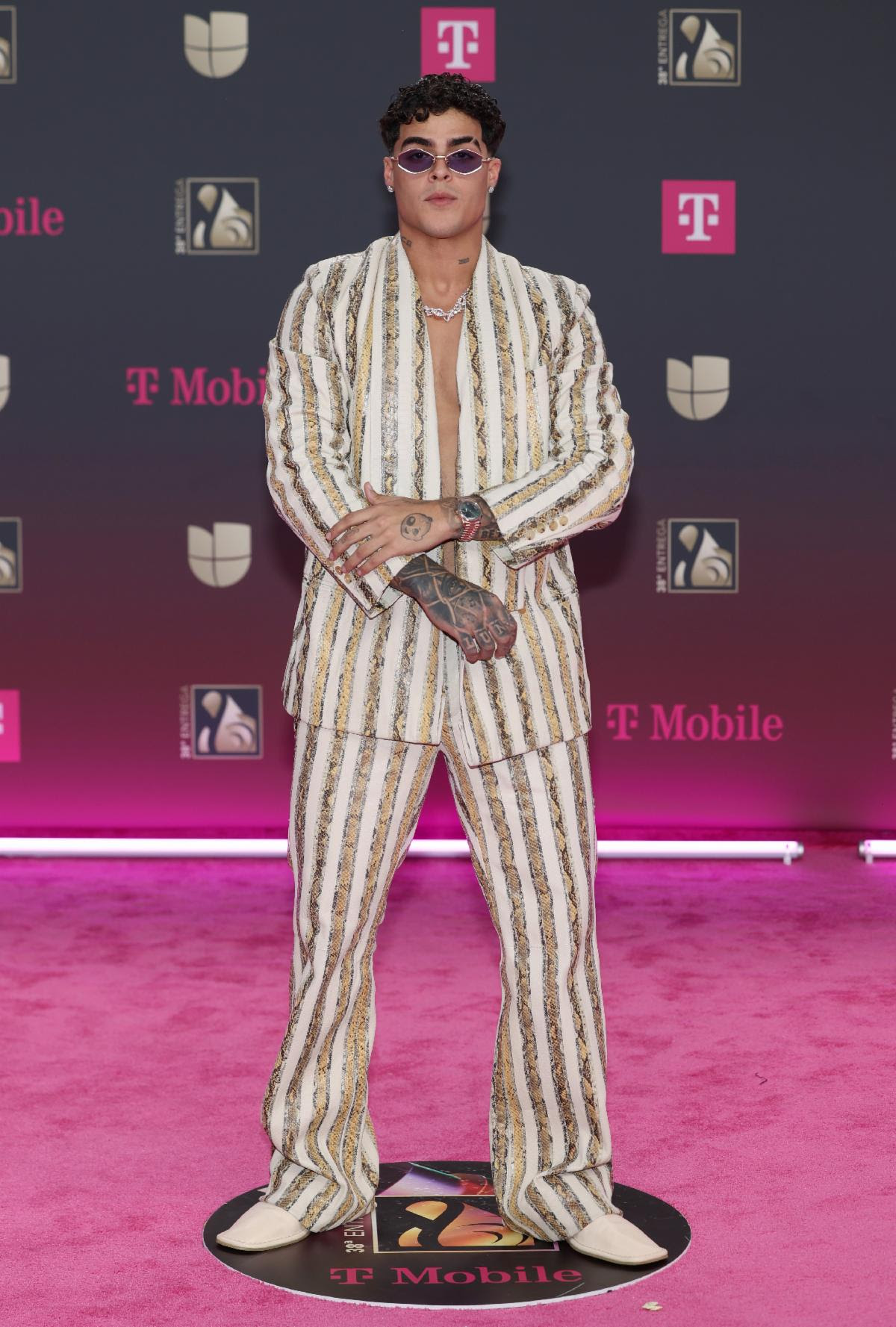 Lunay performs “Ojala” at Premio Lo Nuestro 2026!