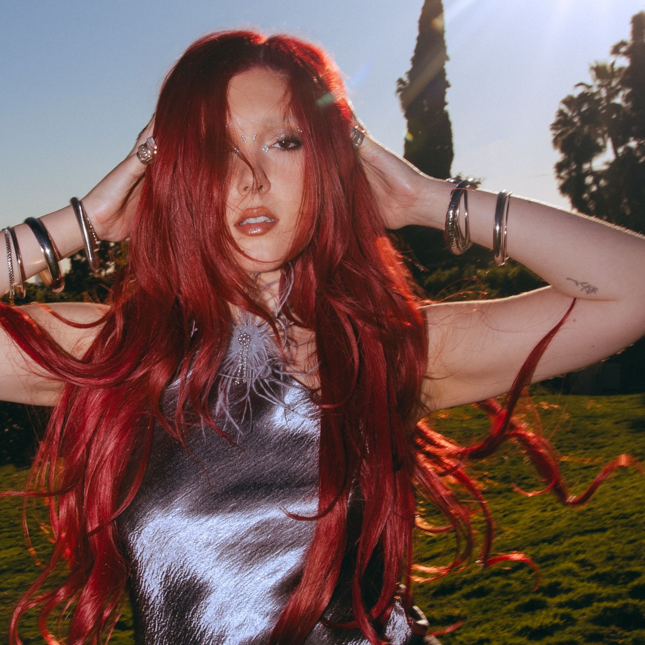 Taylor Felt releases a sugar-coated hyperpop single “TANLINES”
